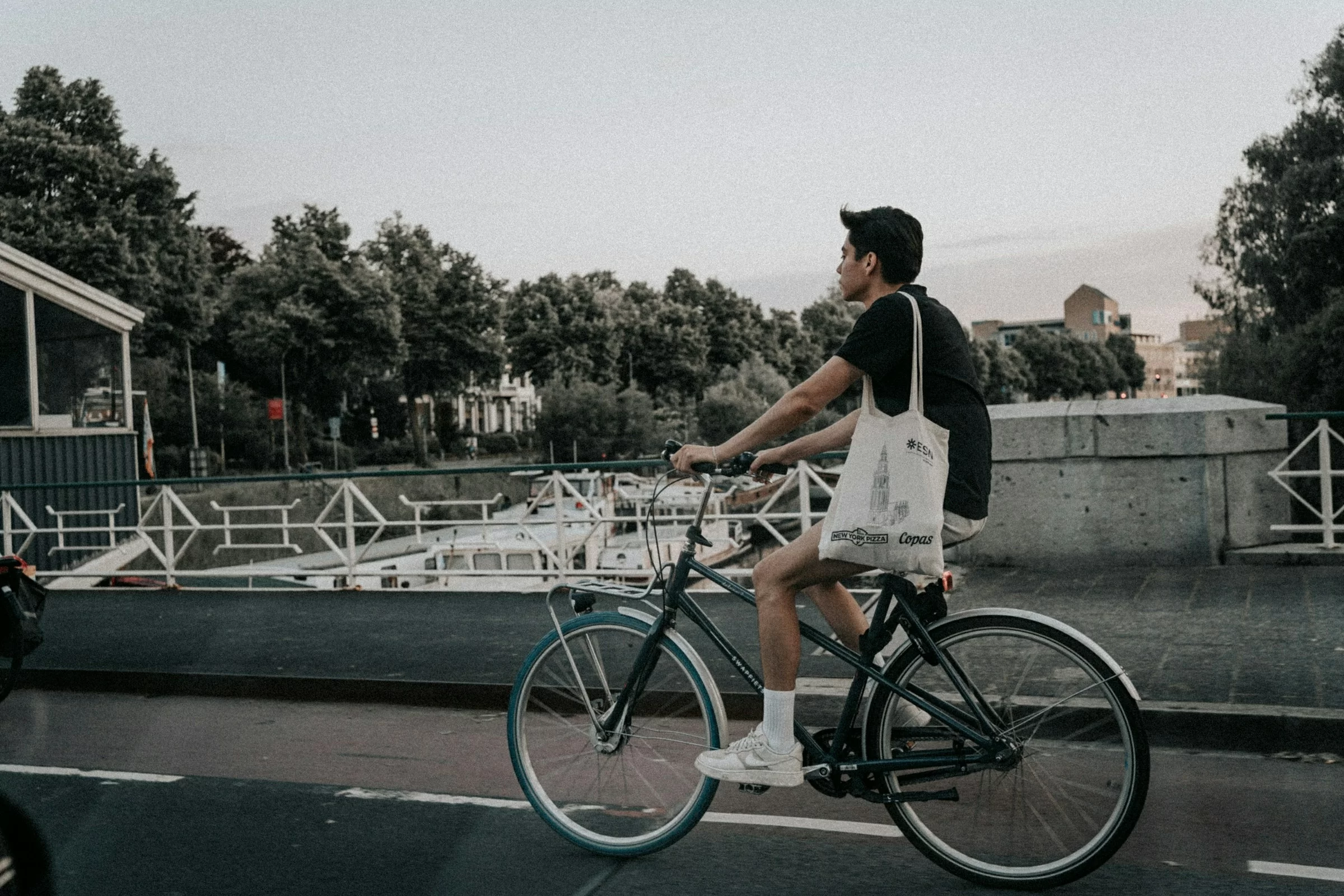 Велосипедисты предпочитают легкие носки с хорошей вентиляцией