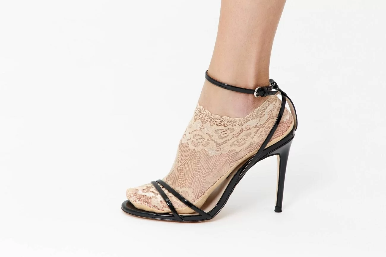 Капроновые носки отлично смотрятся с туфлями