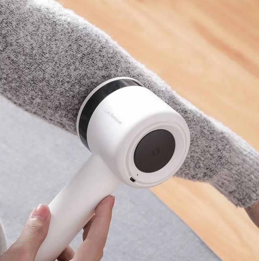 Машинка для удаления катышков эффективно удалит их с любой ткани