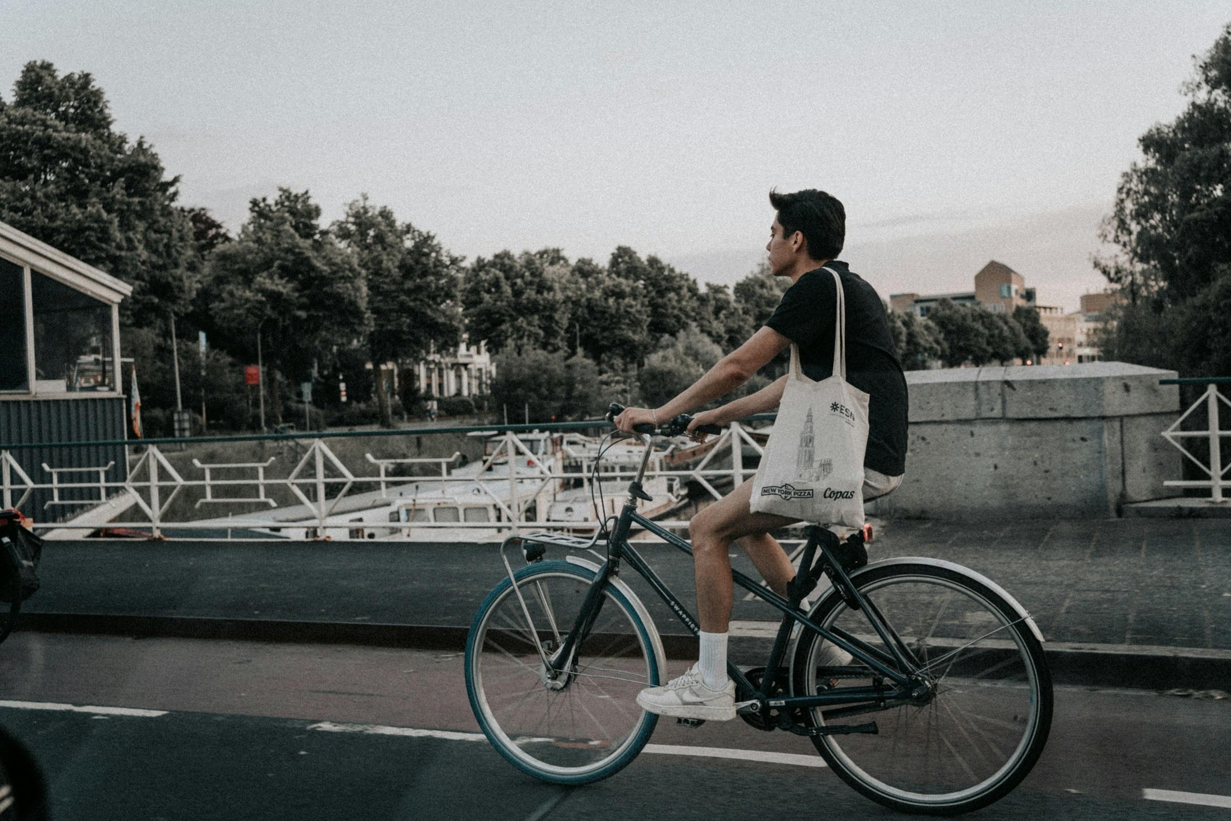 Велосипедисты предпочитают легкие носки с хорошей вентиляцией