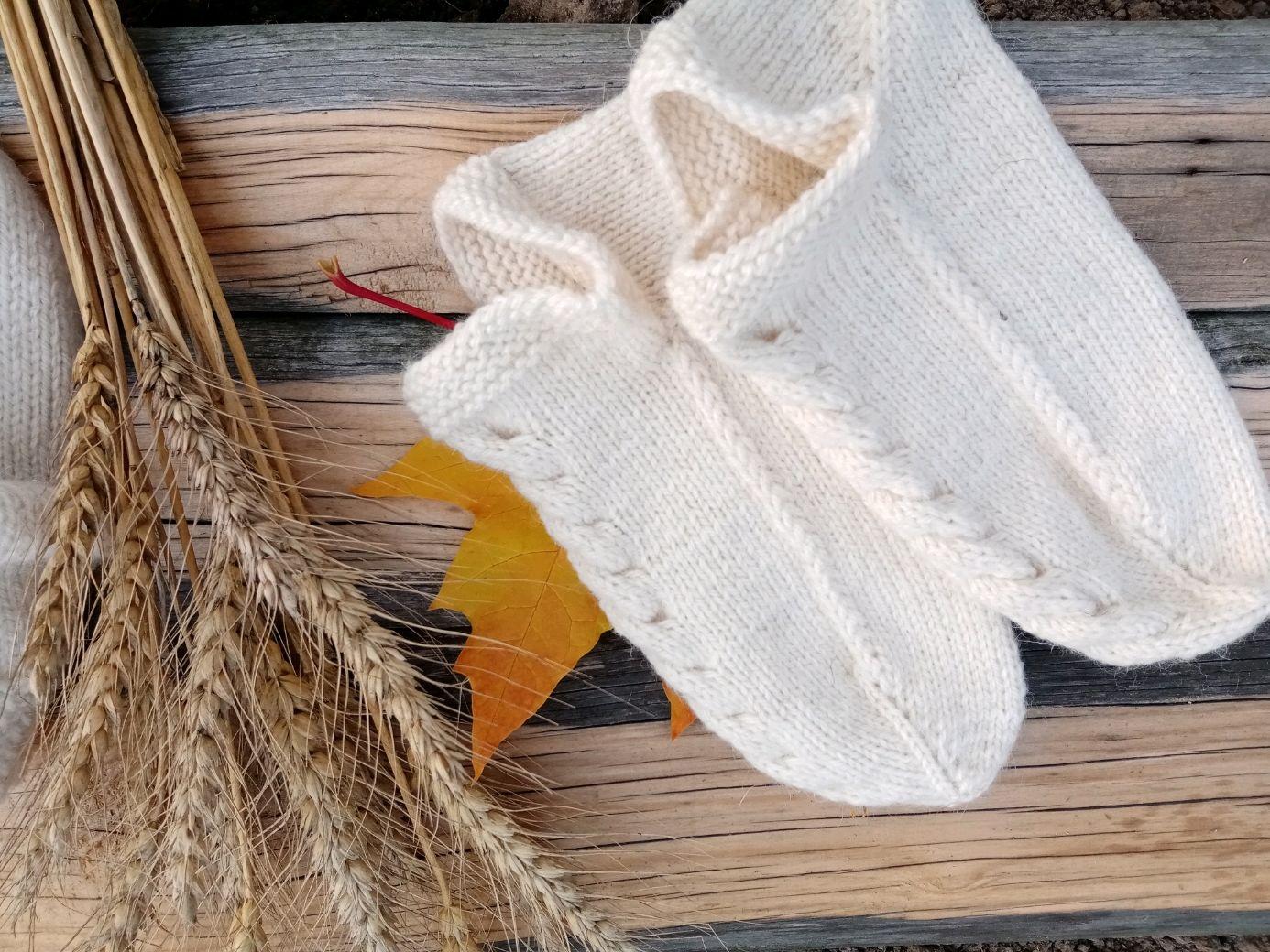 Вязаные следки хорошо согреют в холода
